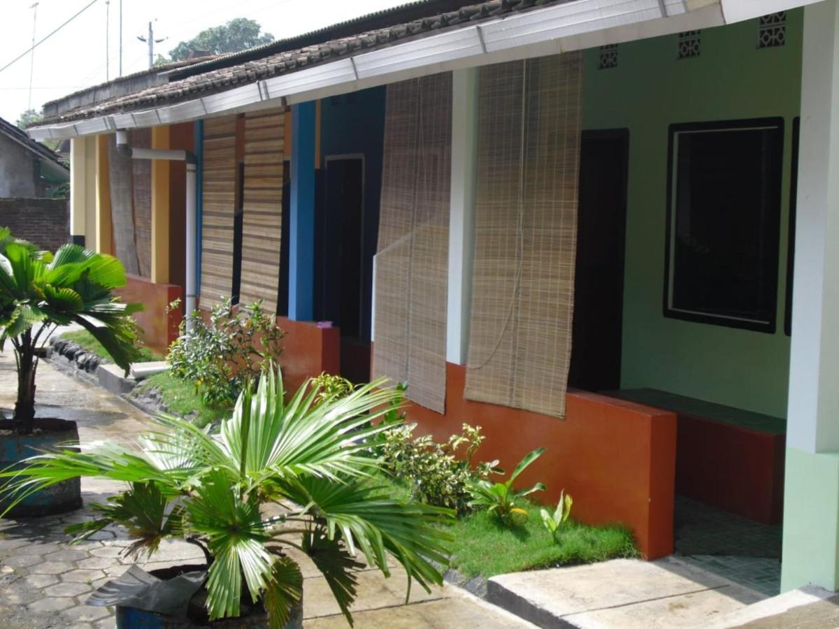 Hotel Dirgantara Parakan  Exterior photo