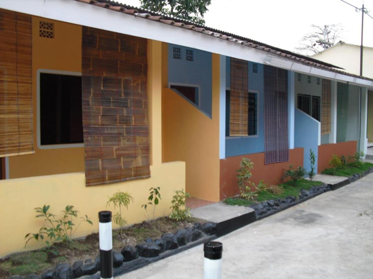 Hotel Dirgantara Parakan  Exterior photo
